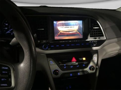 Used 2017 Hyundai Elantra SE FWD image 5