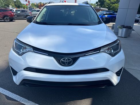 Used 2018 Toyota RAV4 LE FWD image 3