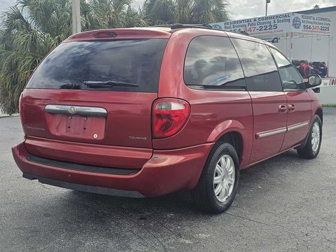 Used 2005 Chrysler Town & Country Touring w/ Leather Interior Group image 14