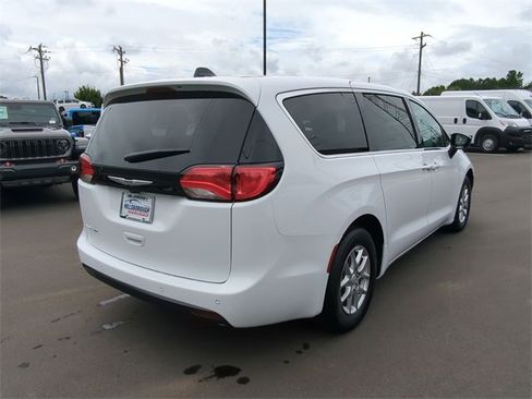 New 2026 Chrysler Voyager LX image 19