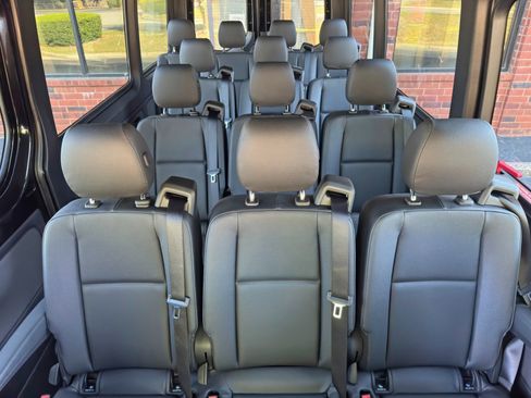 Used 2024 Mercedes-Benz Sprinter 2500 image 32