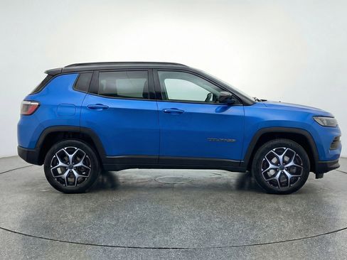 Used 2025 Jeep Compass Limited image 11