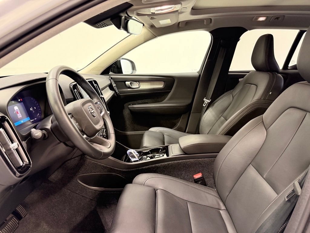 Used 2026 Volvo XC40 B5 Plus AWD/4WD image 12