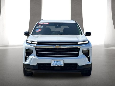 Used 2025 Chevrolet Traverse LT FWD image 9