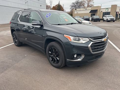 Used 2019 Chevrolet Traverse LT image 3