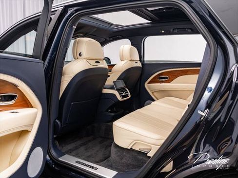 Used 2023 Bentley Bentayga Extended Wheelbase AWD/4WD image 41