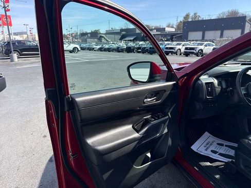 Used 2024 Nissan Pathfinder SL w/ SL Premium Package image 11