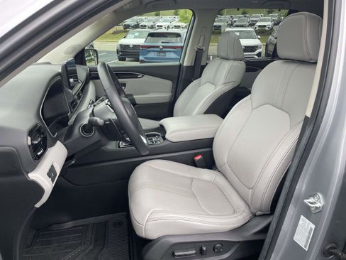Used 2025 Honda Pilot Touring image 18