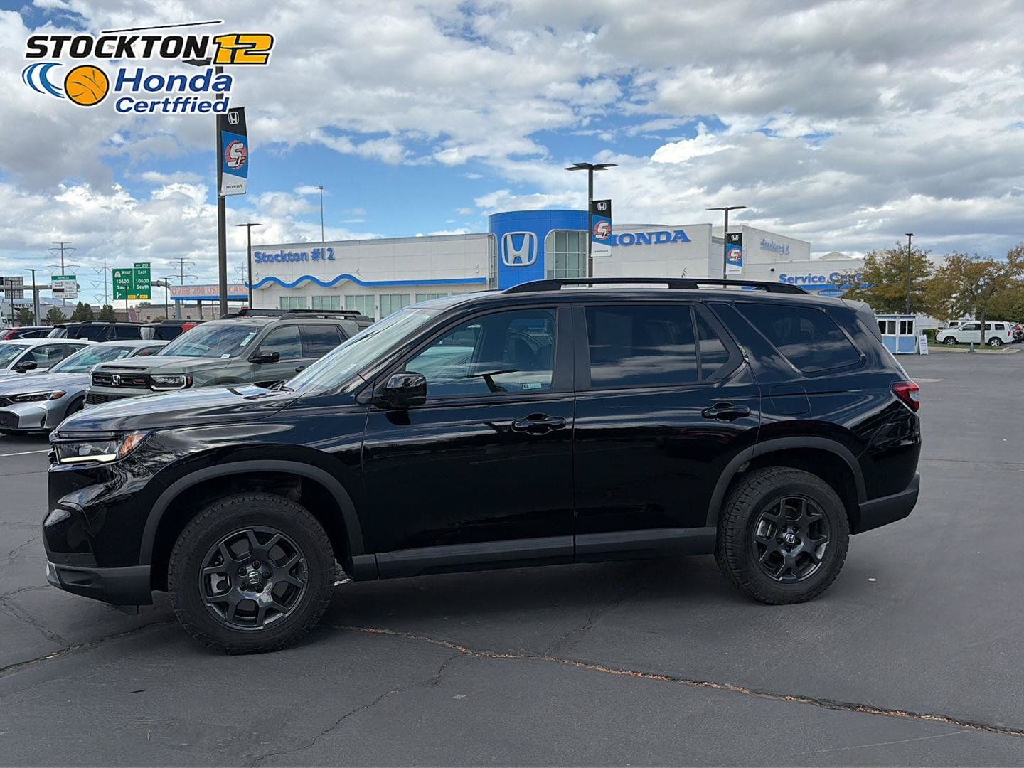 Used 2025 Honda Pilot TrailSport image 1