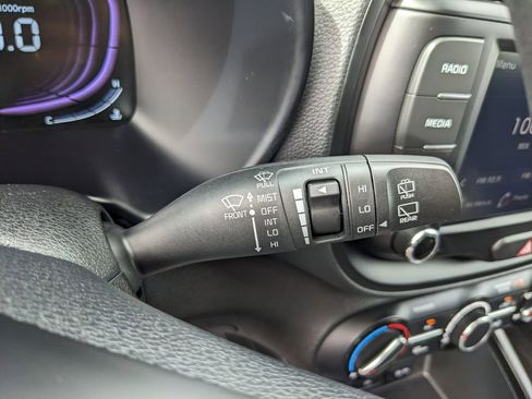 Certified 2025 Kia Soul LX image 32