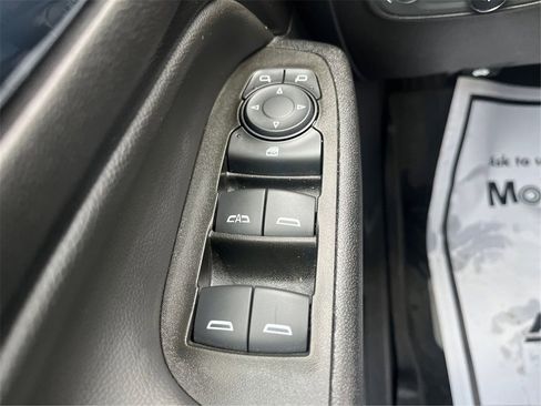 Used 2023 Chevrolet Equinox LT image 40