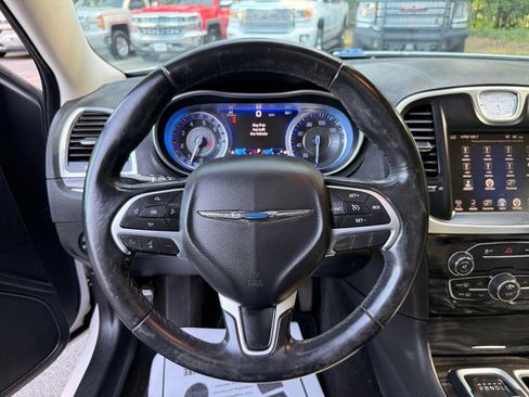 Used 2015 Chrysler 300 Limited RWD image 34