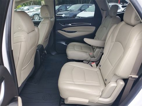 Used 2018 Buick Enclave Essence image 13