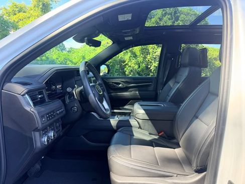 Used 2024 GMC Yukon Denali w/ Advanced Technology Package AWD/4WD image 12