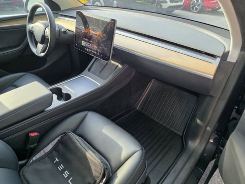 Used 2024 Tesla Model Y Long Range AWD/4WD image 8