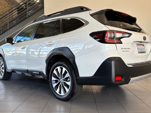 Certified 2025 Subaru Outback Limited image 3