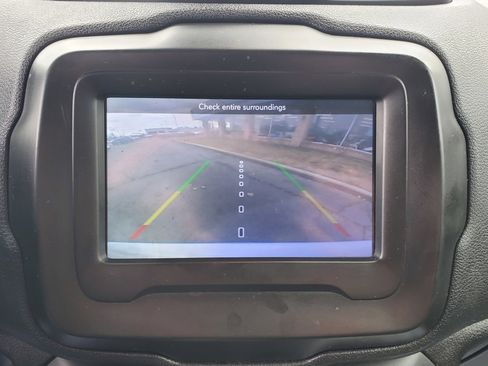 Used 2018 Jeep Renegade Latitude image 24