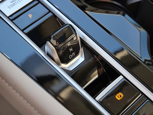 Certified 2025 Volkswagen Atlas SEL Premium R-Line image 25