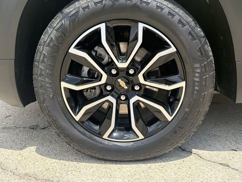 Used 2023 Chevrolet TrailBlazer ACTIV w/ Sun and Liftgate Package FWD image 9