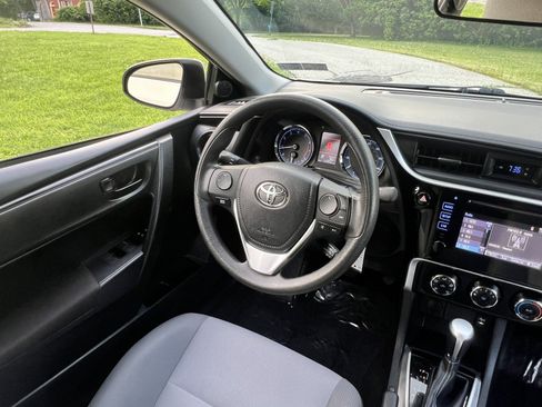 Used 2017 Toyota Corolla L w/ Carpet Mat Package (TMS) FWD image 13