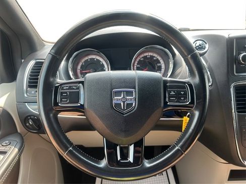 Used 2015 Dodge Grand Caravan SE FWD image 26