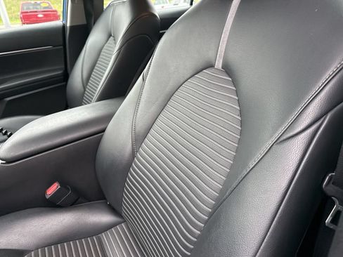 Used 2019 Toyota Camry SE w/ Audio Package FWD image 9
