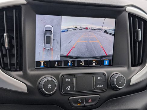 Used 2024 GMC Terrain SLT w/ Infotainment Package II image 10