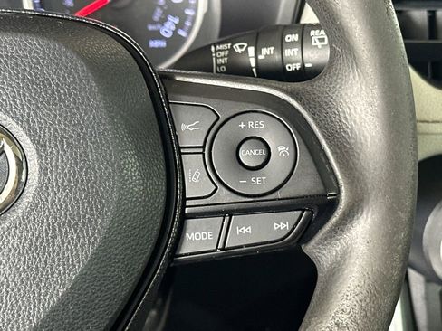 Used 2021 Toyota RAV4 XLE w/ Convenience Package FWD image 26