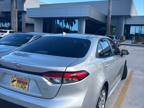 Used 2024 Toyota Corolla LE FWD image 5