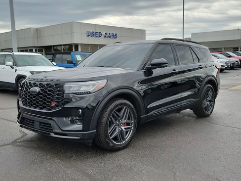 Certified 2025 Ford Explorer ST AWD/4WD image 8