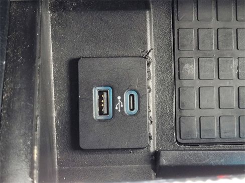 Used 2021 Ford Expedition Limited image 13