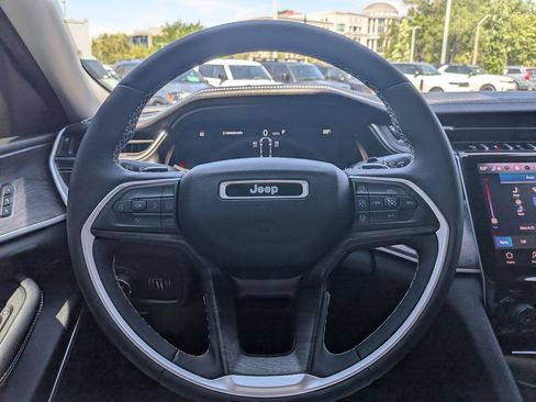 Used 2024 Jeep Grand Cherokee L Limited w/ Luxury Tech Group II AWD/4WD image 13