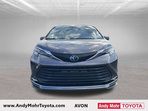 Used 2021 Toyota Sienna XLE w/ XLE Plus Package AWD/4WD image 3