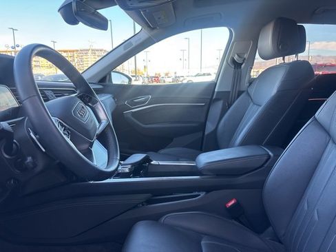 Used 2021 Audi e-tron Prestige w/ Prestige Package image 22