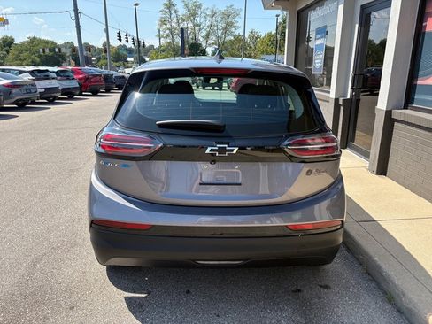 Used 2023 Chevrolet Bolt LT FWD image 4