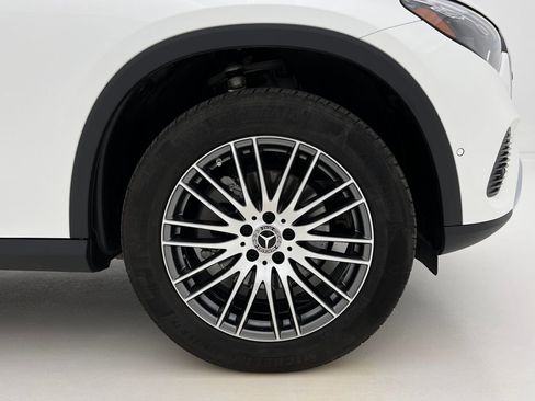 Used 2024 Mercedes-Benz GLC 300 4MATIC image 28
