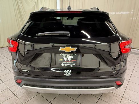 Used 2025 Chevrolet Trax LT w/ LT Convenience Package FWD image 9