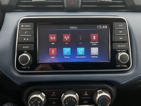 Used 2025 Nissan Versa SV FWD image 27