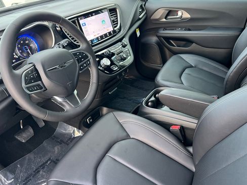 New 2026 Chrysler Pacifica Select image 8