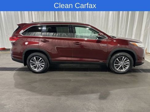 Used 2019 Toyota Highlander XLE image 2