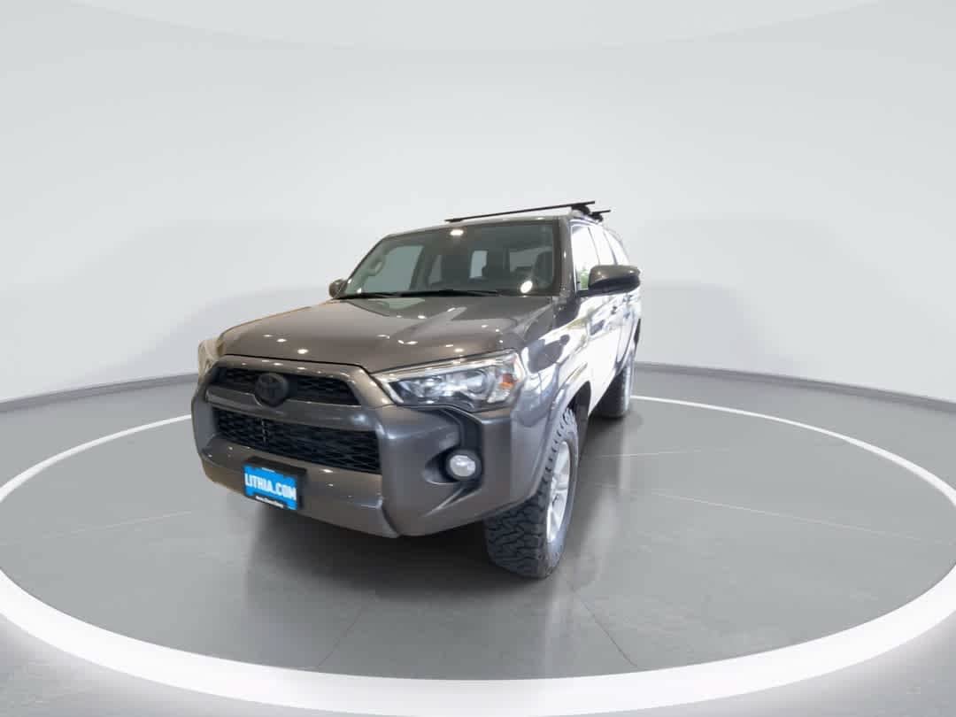 Used 2017 Toyota 4Runner SR5 AWD/4WD image 4