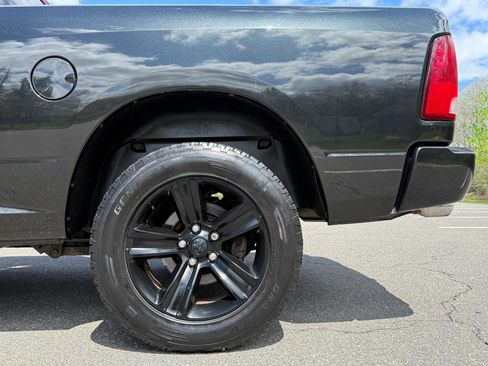 Used 2017 RAM 1500 Express AWD/4WD image 9