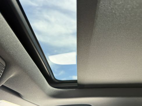 New 2026 Volkswagen Tiguan SE R-Line AWD/4WD image 17