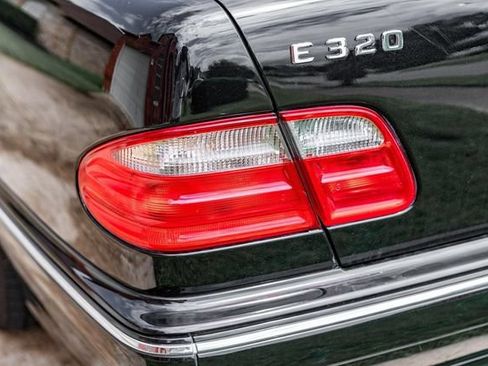 Used 2001 Mercedes-Benz E 320 4MATIC Sedan image 13