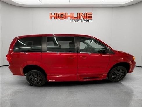 Used 2016 Dodge Grand Caravan SE w/ Quick Order Package 29E SE FWD image 4