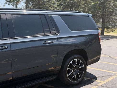 Used 2021 Chevrolet Suburban RST AWD/4WD image 7