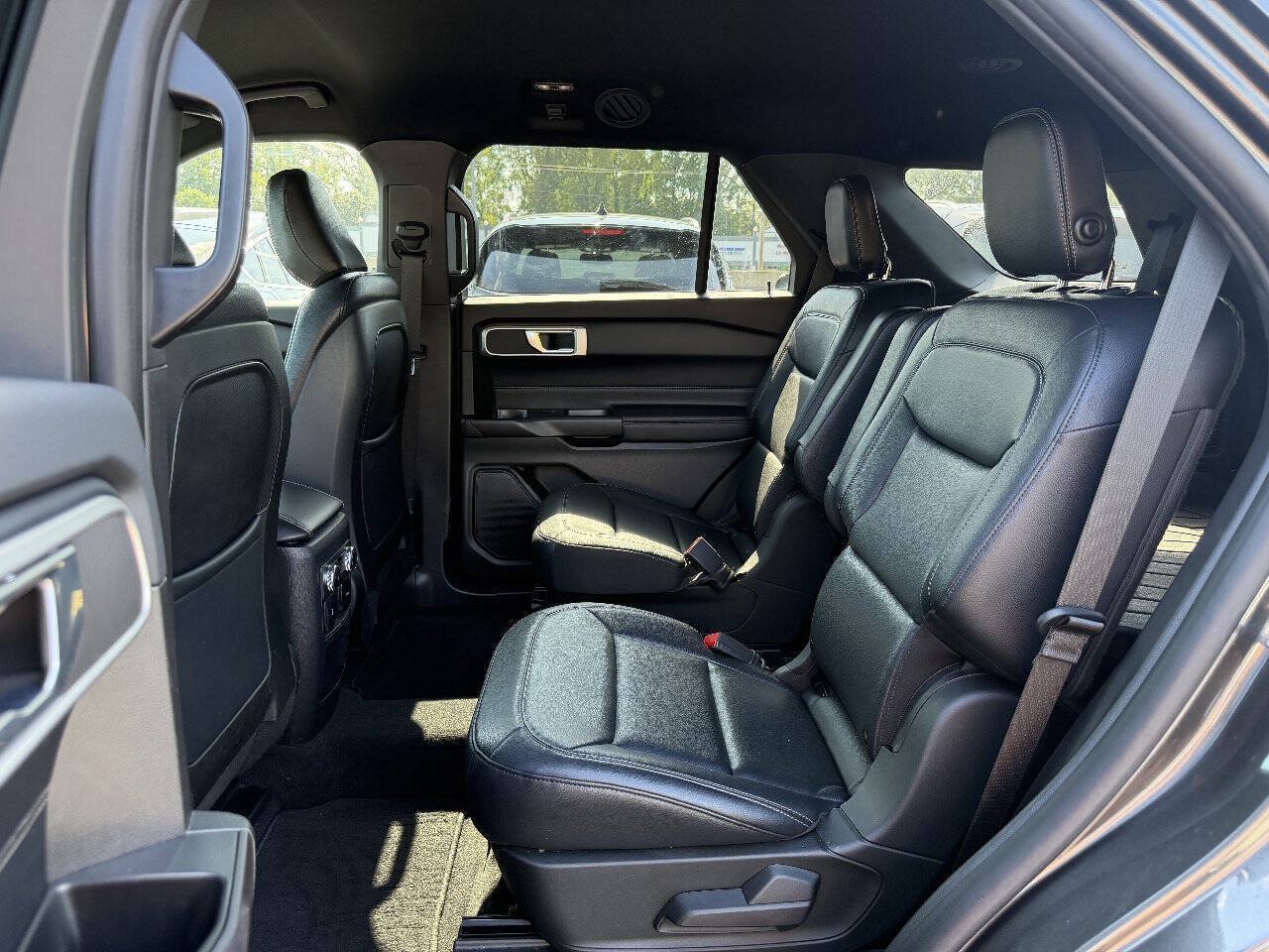 Used 2020 Ford Explorer XLT w/ Equipment Group 202A RWD image 10