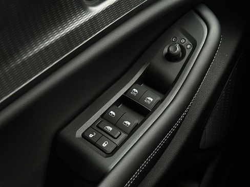 New 2025 Jeep Grand Cherokee Altitude image 15