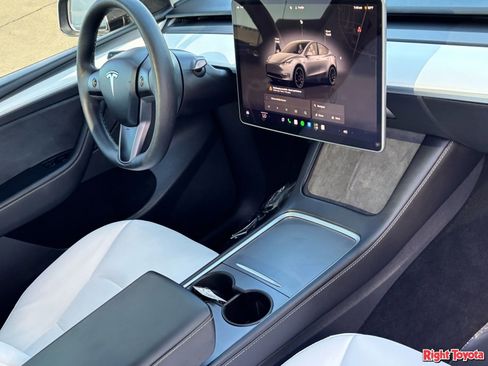 Used 2025 Tesla Model Y Performance AWD/4WD image 11