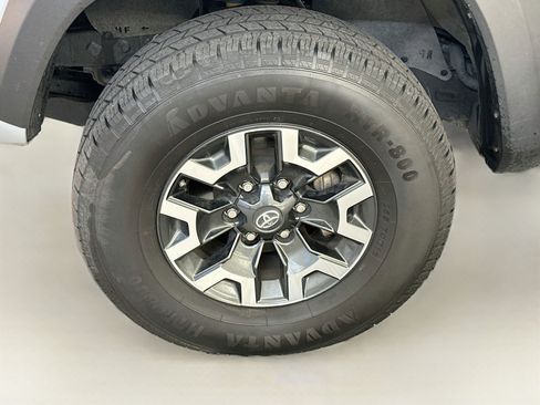 Used 2021 Toyota Tacoma TRD Off-Road w/ Technology Package AWD/4WD image 33